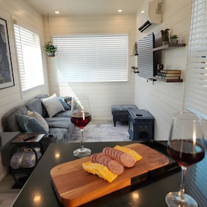 Smart TV, fireplace