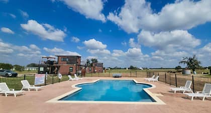La Rioja Station | Patio | 1BR | Wine Escape