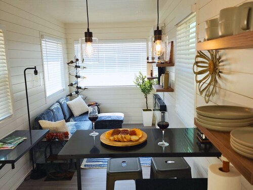 La Rioja Station  | Patio | 1BR | Wine Escape