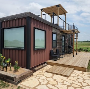 Terrace/patio - Wine-Inspired Container Home · Rooftop Deck & Pool (Fredericksburg)