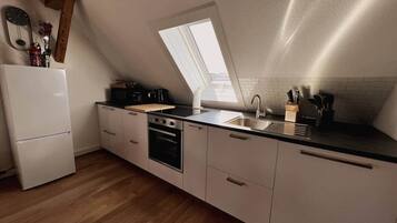 Fridge, microwave, stovetop, dishwasher