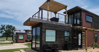 Train-Themed Home: Rooftop Deck, Pool & Wine Trail