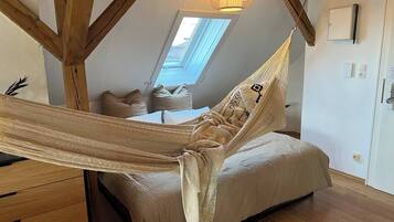 1 slaapkamer, een strijkplank/strijkijzer, reisbedje, wifi