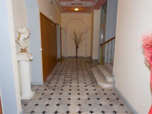 Interior - Quiet 2P with terrace and garden, parking and pool (Menton)