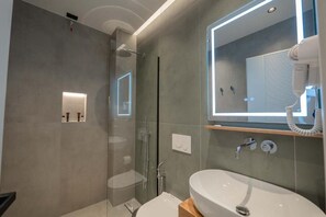 Deluxe Double Room | Bilik Mandi | Tuala disediakan 