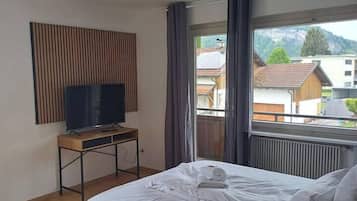 2 habitaciones, tabla de planchar con plancha, cuna de viaje y wifi
