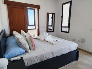 2 slaapkamers, een strijkplank/strijkijzer, gratis wifi, beddengoed