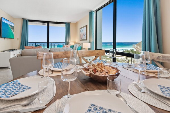 Dining - 2B/2BA Beachfront Corner, Gulf Views West & South (Destin)