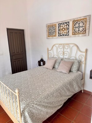 1 soverom, strykejern/-brett, wi-fi og sengetøy