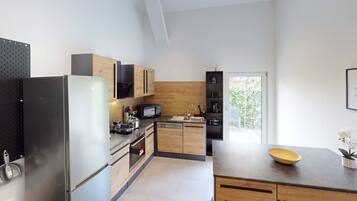 雪櫃、微波爐、焗爐、爐具