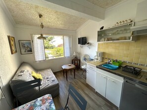 TV - T2 Apartment near beach with terrace (Argelès-sur-Mer)