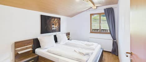 3 bedrooms, WiFi, bed sheets