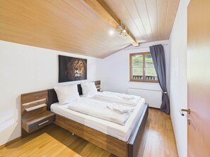 3 bedrooms, WiFi, bed sheets