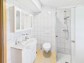 Hair dryer, towels - CROWN LIVING Apartment for 10 People, 3 Bedrooms, Kitchen, 2 Bathrooms (Krumbach)