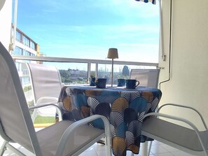 Outdoor dining - 1-Bedroom Apartment, Elevator, Cap d'Agde (Cap d'Agde)