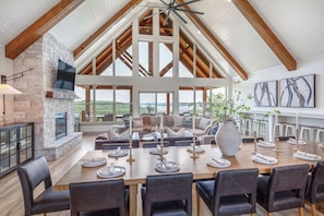 Interior - Table Rock's Best View-8 dbl King bedrooms-hot tub (Branson)