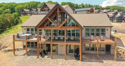 Table Rock's Best View-8 dbl King bedrooms-hot tub