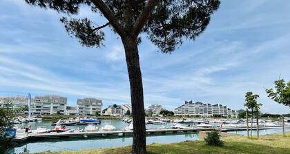 Quiet studio facing Pouliguen port, near BenoĂźt district