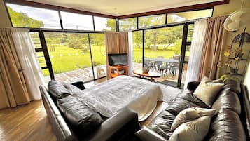 Premium Cottage, Garden View | Living area