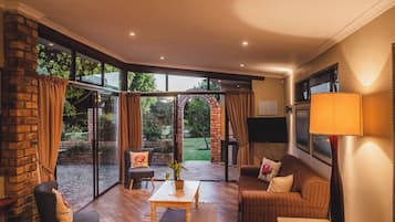 Luxury Cottage | Living area