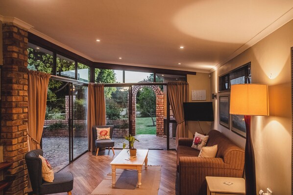 Luxury Cottage | Living area