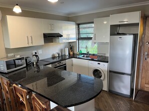 Luxury Cottage | Private kitchen | Full-sized fridge, oven, stovetop, toaster