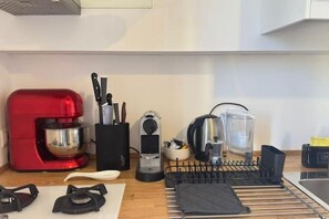 Micro-ondes, four, plaque de cuisson, lave-vaisselle