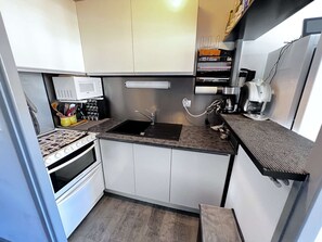 Réfrigérateur, micro-ondes, four, lave-vaisselle