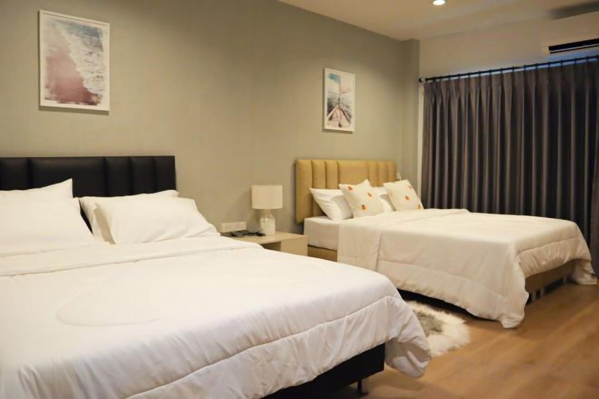 Economy Quadruple Room With Shared Bathroom