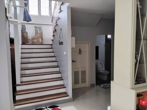 Laptop workspace, blackout curtains, iron/ironing board, free WiFi - A little Nap Hometel (Hat Yai)