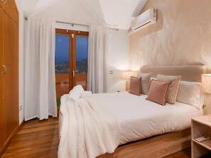 4 bedrooms, free WiFi, bed sheets