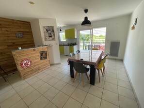 Dining - 3-Bedroom House with Terrace and Garden in La Terrière (La Tranche-sur-Mer)