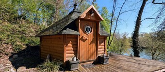 Red Kota with air conditioning, nature getaway for two by the Saône