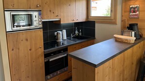 Coffee/tea maker, fridge, microwave, oven