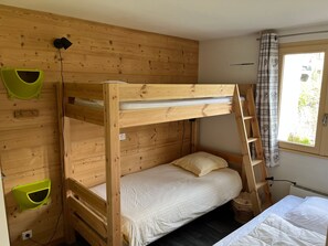 2 bedrooms