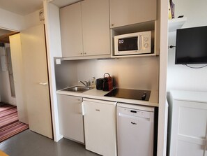 Kühlschrank, Mikrowelle, Geschirrspüler