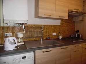 Fridge, microwave, stovetop - Sea-facing 2-room apartment for 4 people (Canet-Plage)