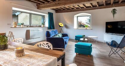 Renovated house by the Ognon with large garden and private beach