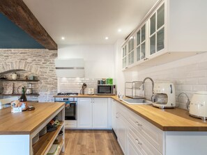 Kühlschrank, Mikrowelle, Geschirrspüler