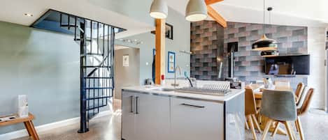 Micro-ondes, four, plaque de cuisson, lave-vaisselle