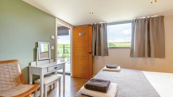 8 多间卧室、熨斗/熨衣板、WiFi、床单