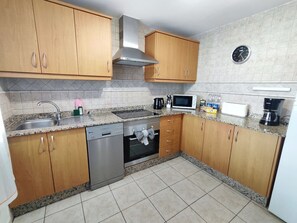 Fridge, microwave, oven, stovetop - Casa del mar - heated swimming pool (Playa Blanca)