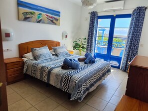 3 slaapkamers, een strijkplank/strijkijzer, reisbedje, gratis wifi