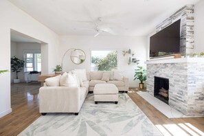 Televisión y oficina 