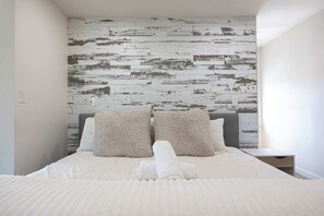 5 habitaciones, tabla de planchar con plancha, cuna de viaje y wifi 