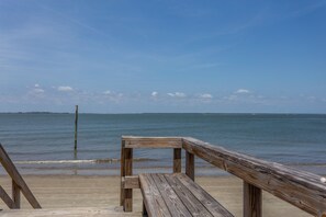 Aurinkotuoleja, rantapyyhkeitä