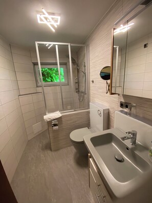 Douche, serviettes fournies