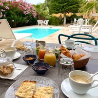 Petit déjeuner continental compris tous les jours
