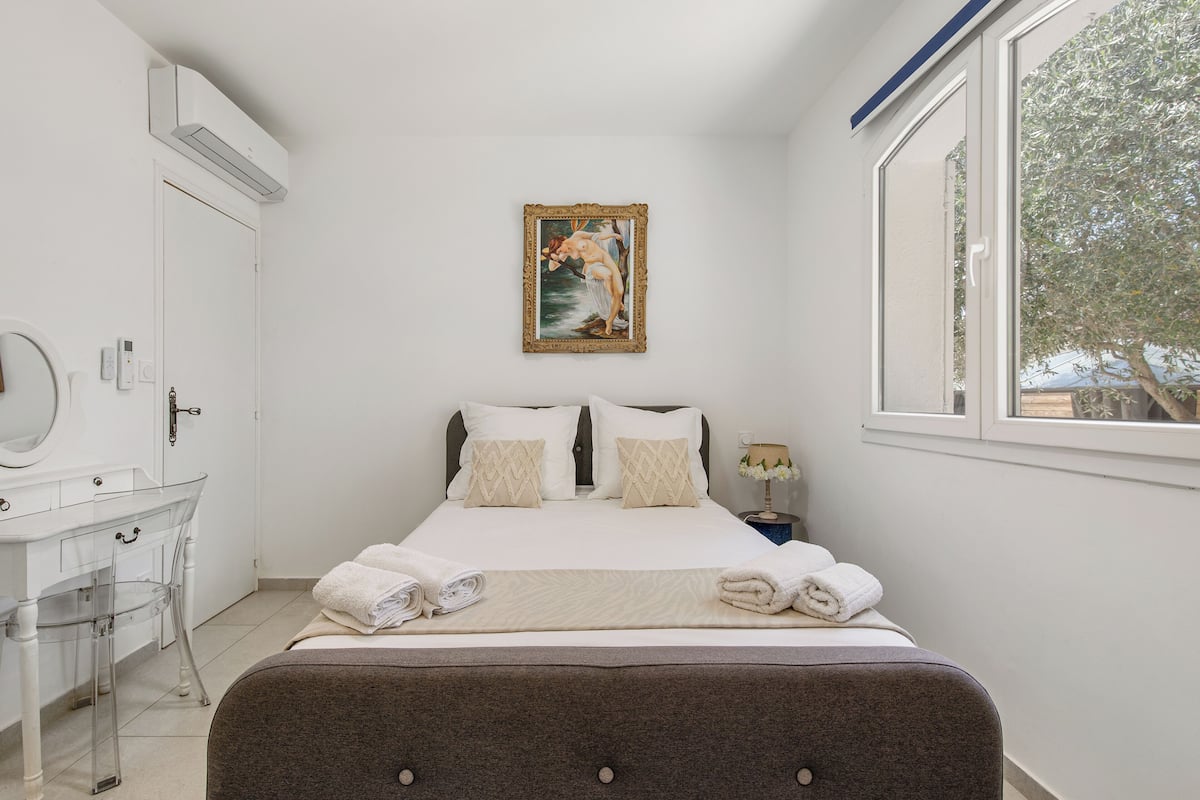 Comfort Double Room | In-room safe, free WiFi