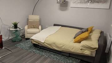 Cabin | 1 bedroom, iron/ironing board, free WiFi, bed sheets